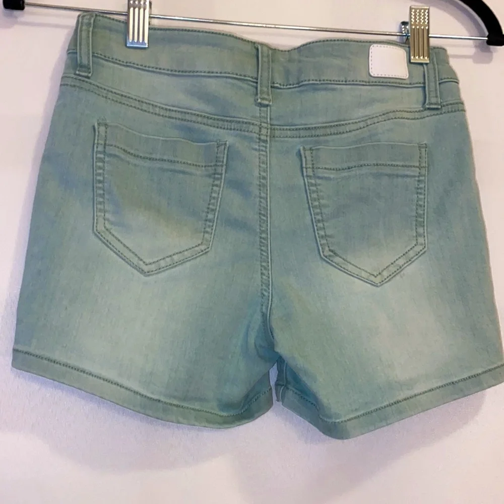Celebrity Pink Girls solid light green pre washed denim shorts Size 12